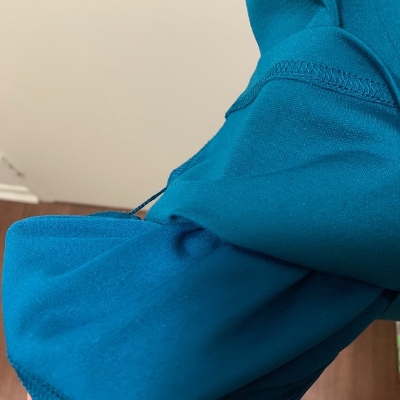 Le Chateau body con dress in size S/P NWT - Picture 3 of 5